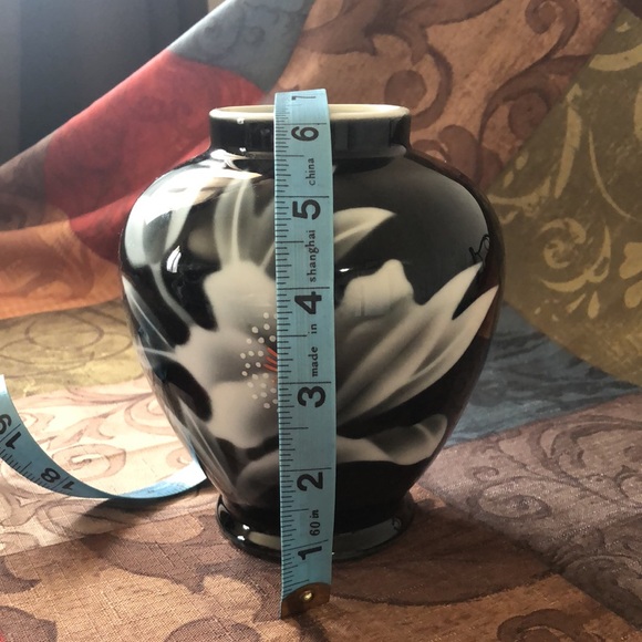 🛍️5/$20🛍️EUC🌷Exquisite Japanese Vase from the Eaton Collection. - Picture 5 of 5